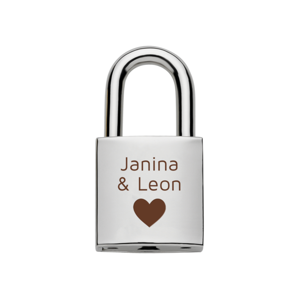 Silbernes Vorhängeschloss mit eingravierten Namen 'Janina & Leon' und braunem Herz darunter, auf transparentem Hintergrund.